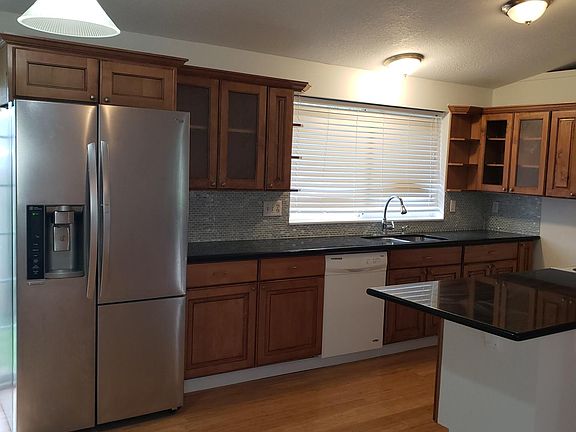 2nd image of 2421 Rossiter Ln