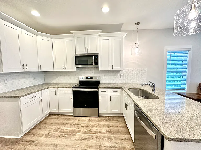 Kitchen. Appliances included