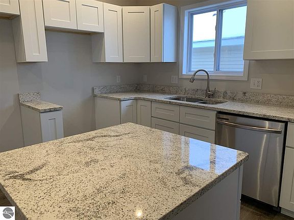 5th image of 1127 Olive Pl