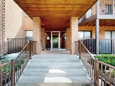 6401 Clarendon Hills Rd APT 315, Willowbrook, IL, 60527