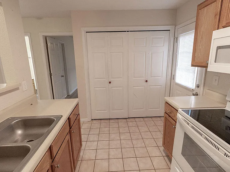 1325 Godas Dr — Photo 8