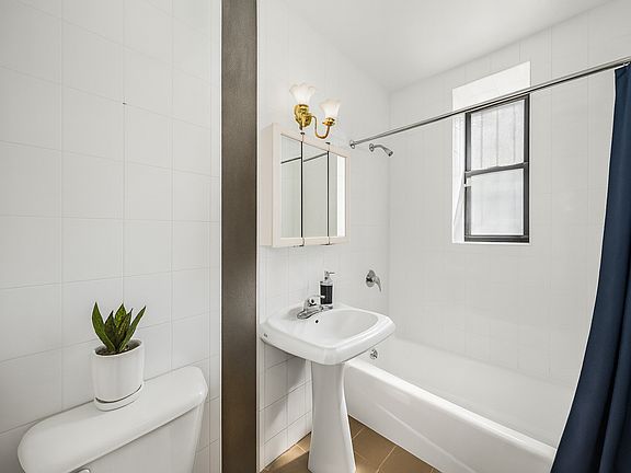 5th image of 215 W 101st St #1