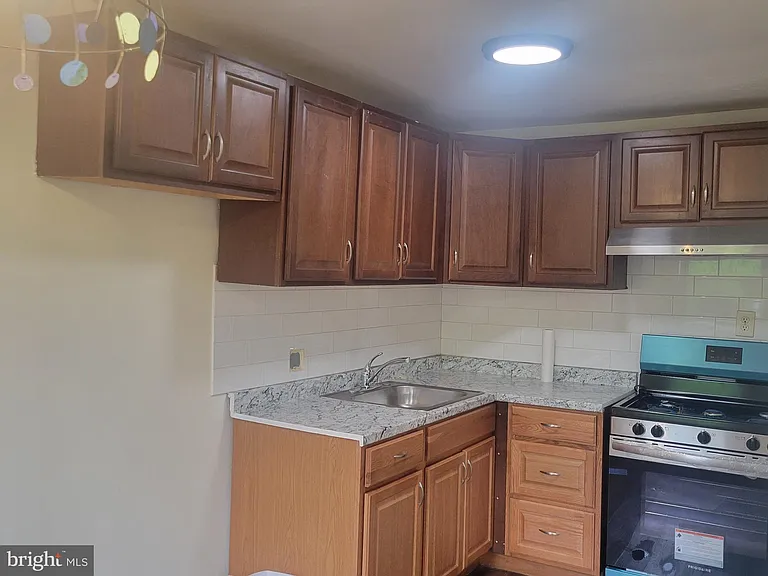 1022 Windsor Rd — Photo 5