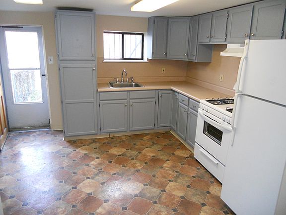 4th image of 3413 W Westmoreland St