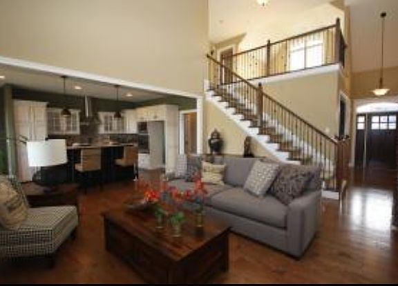 3rd image of 6401 Bridle Bend Dr
