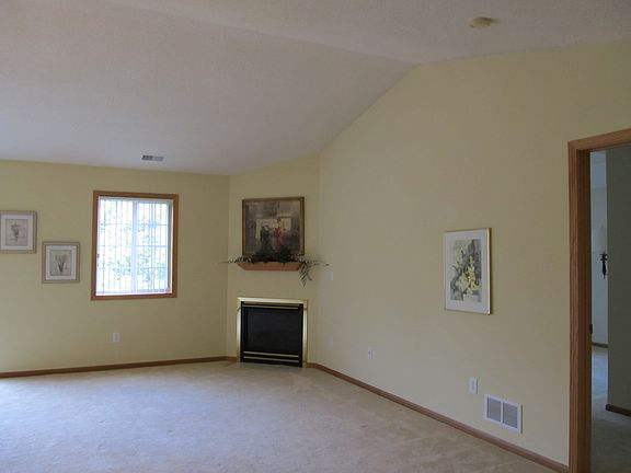 3rd image of 224 Emerson Ave E