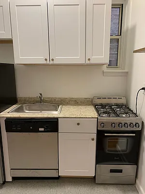 Sold by Manhattan Flats | media 8