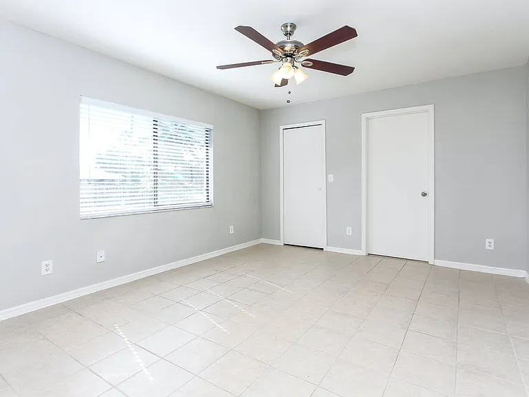 2715 SE 8th Ave — Photo 9
