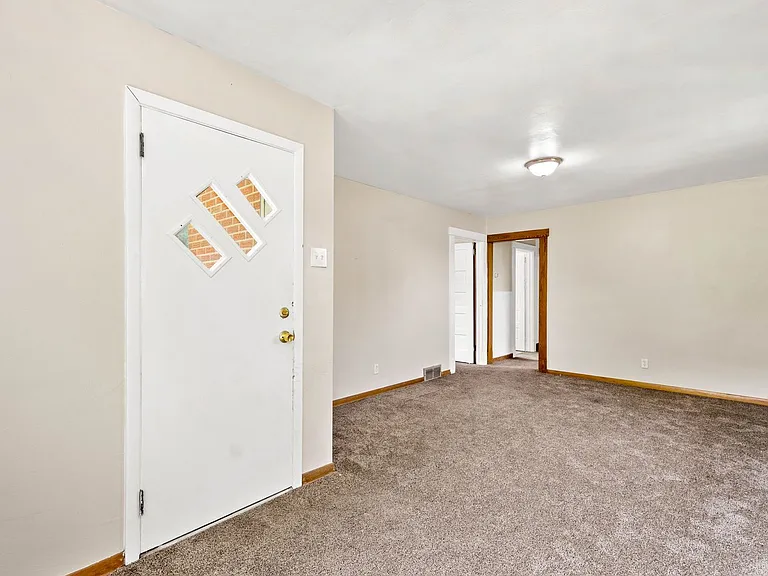 447 Elm Rd — Photo 5