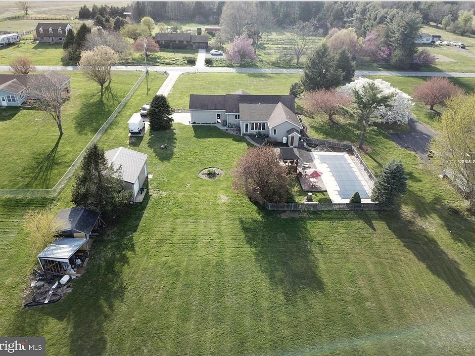 2nd image of 959 Blackbird Landing Rd