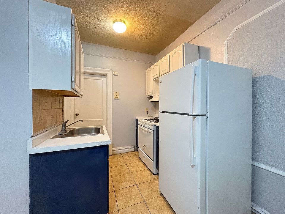 1st image of 322 Summit Ave #103