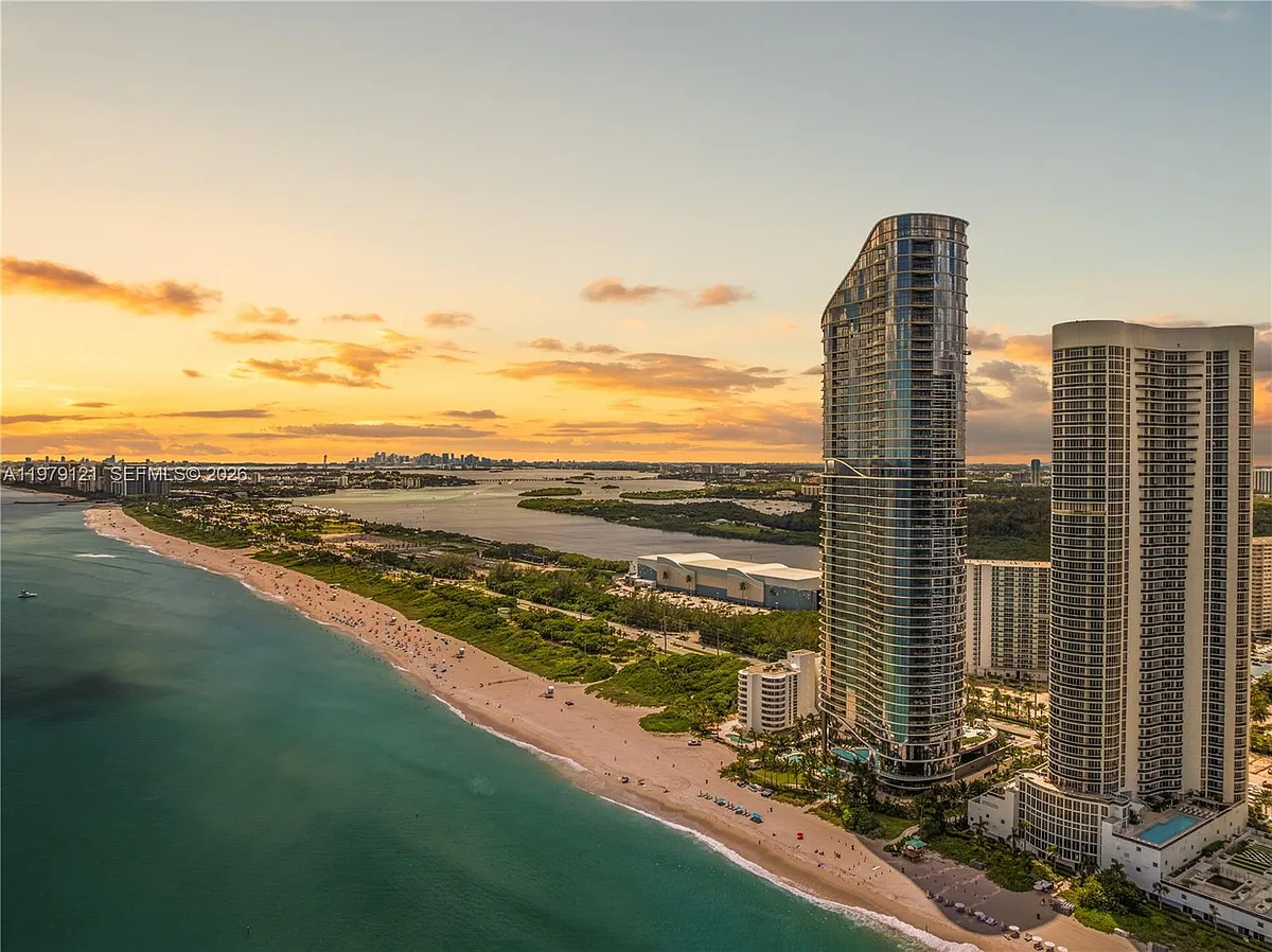 Building Photo - 15701 Collins Ave #4802
