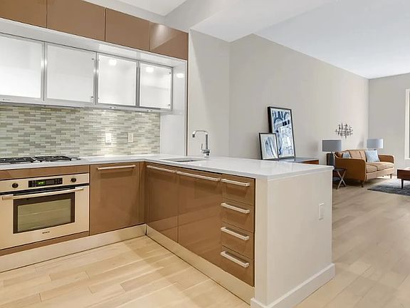4th image of 75 Wall St #22A