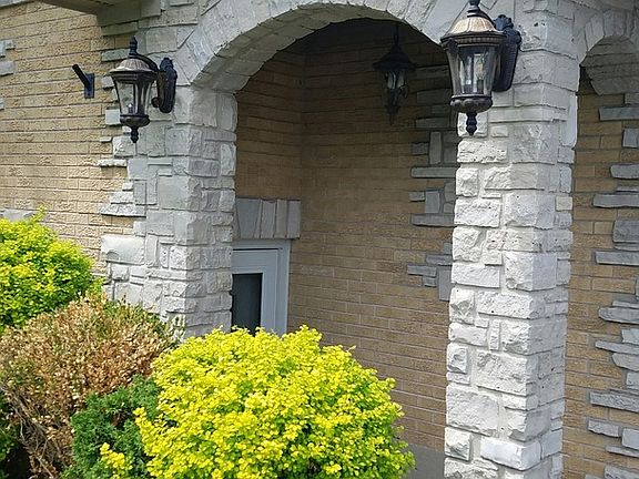 5th image of 11S306 Oakwood Ave