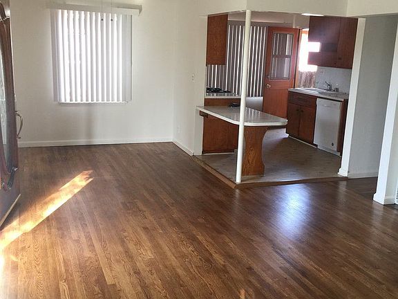3rd image of 902 Crenshaw Blvd