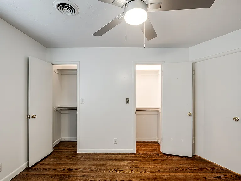 4620 N Harvey Pkwy #1/2 — Photo 22