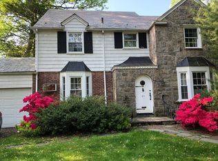 25 Welwyn Rd, Great Neck, NY 11021