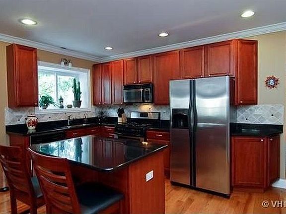 3rd image of 2417 W Foster Ave #2E
