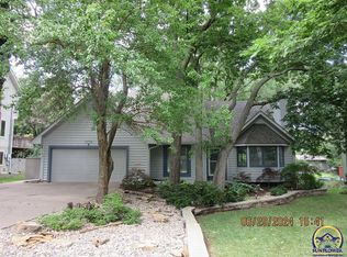 3772 SW Wood View Dr, Topeka, KS 66610