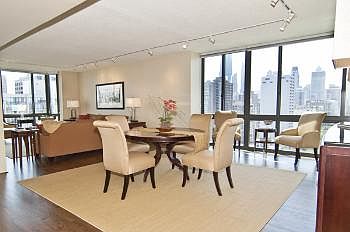 3rd image of 1530 N Dearborn Pkwy #22