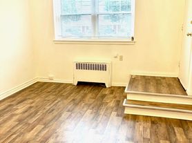 52A Hastings Ave