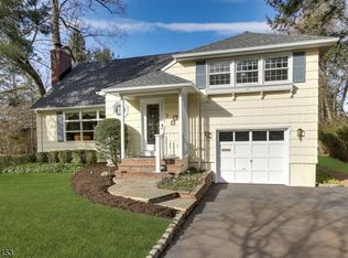 9 Great Hills Ter, Short Hills, NJ 07078