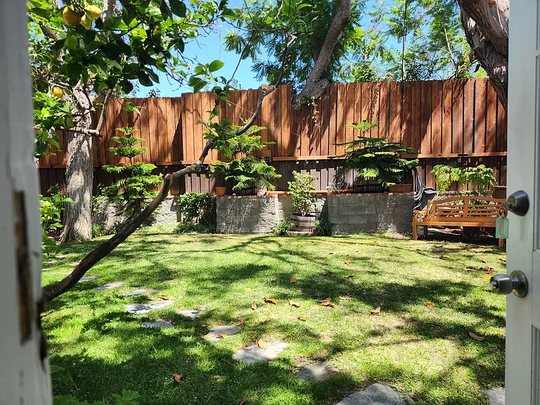 10758 Farragut Dr — Photo 36