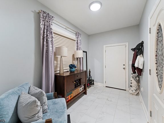 3rd image of 836 W Inman Ave