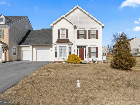 3659 Rolling Hills Dr, Greencastle, PA 17225