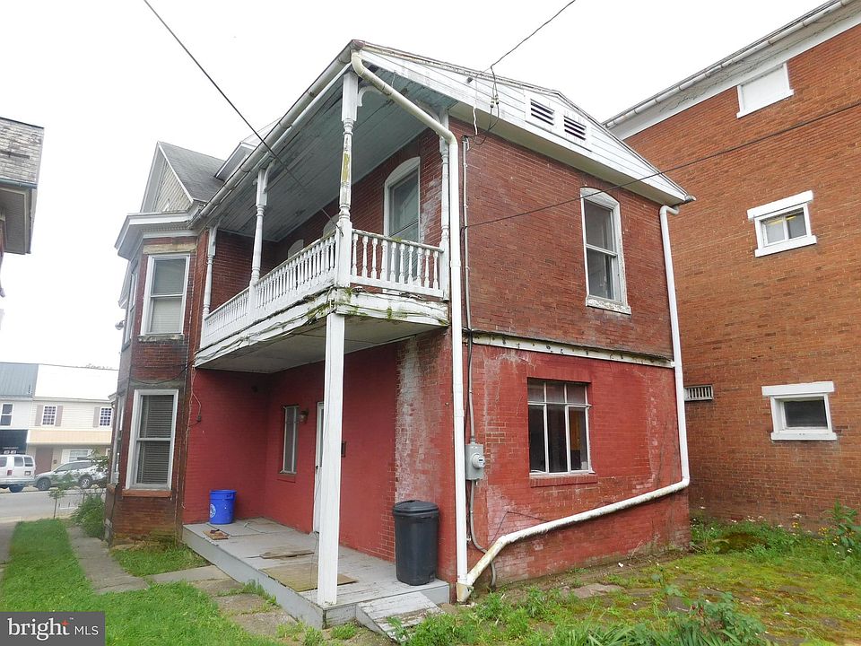 2nd image of 137 W Market St