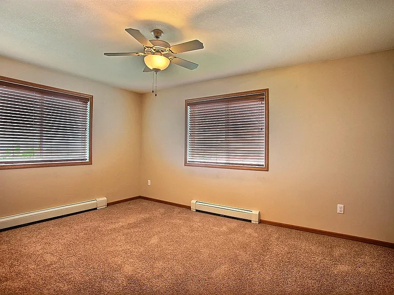 Fargo, ND Wolf Creek Apartments | Bedroom