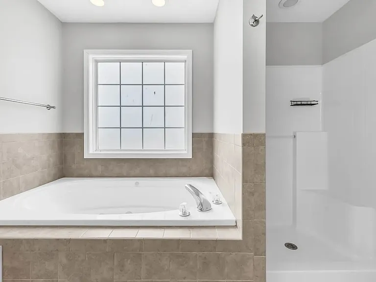 2552 Hattington Dr — Photo 2