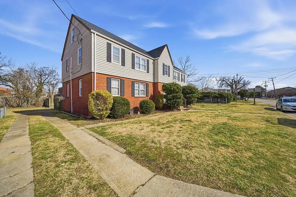 2 bed, 1.0 bath, 900 sqft, $2,600 — Photo 3