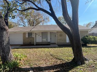 824 Johnnie Row, Seagoville, TX 75159