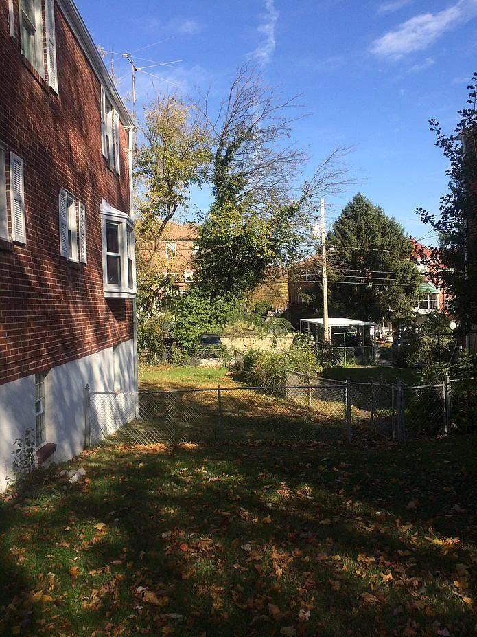 3 bed, 1280 sqft, $2,300 — Photo 2