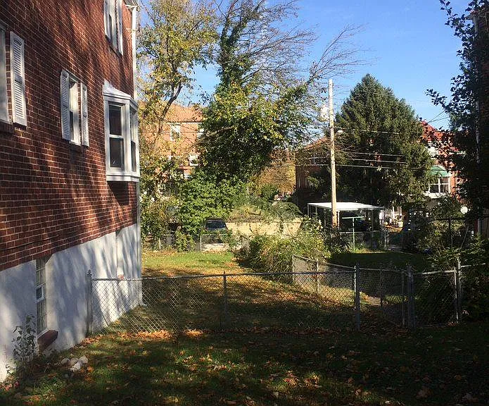 821 Wedgewood Rd — Photo 2