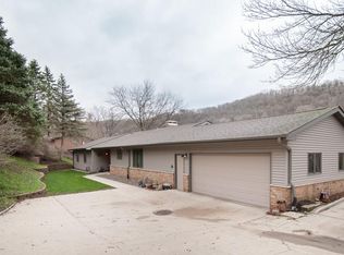 N2036 Orchard Valley Dr, La Crosse, WI 54601