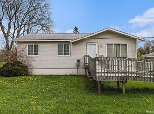 942 S Duck Lake Rd, Milford, MI 48381