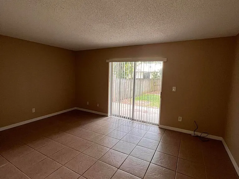 118 Olive St — Photo 4