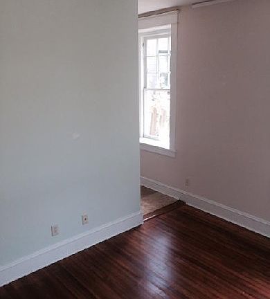 5th image of 230 E 40th St APT B3