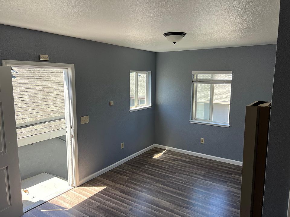 Livingroom and Front Door entrance.