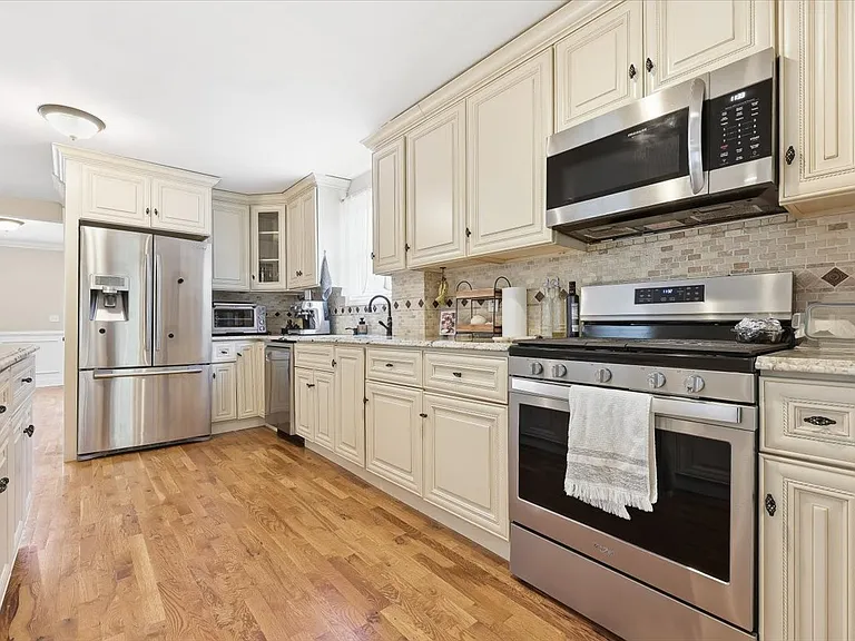 113 E Cedar St — Photo 13