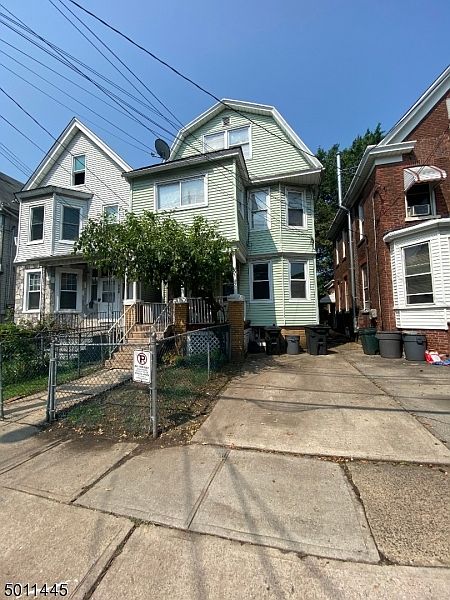 2nd image of 560 Walnut St