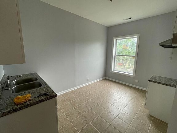 3rd image of 726 N Pine Ave #3F