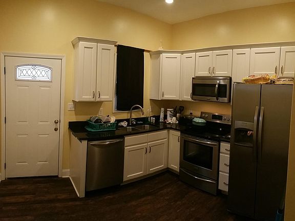 Kitchen, granite, stainless steel appliances