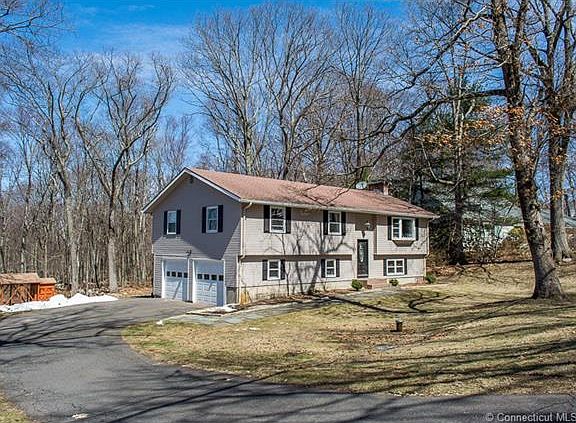 Entrance to 72 Lakeview Hei...