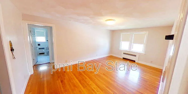 192 Holbrook Rd #4