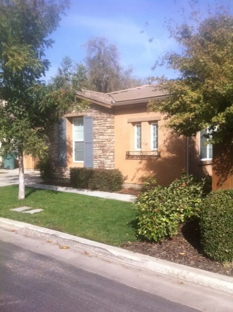 2 bed 2 bath gated community home! — Photo 3