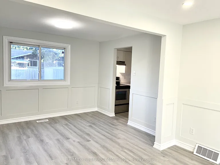 77 Roseneath Cres #UPPER — Photo 4
