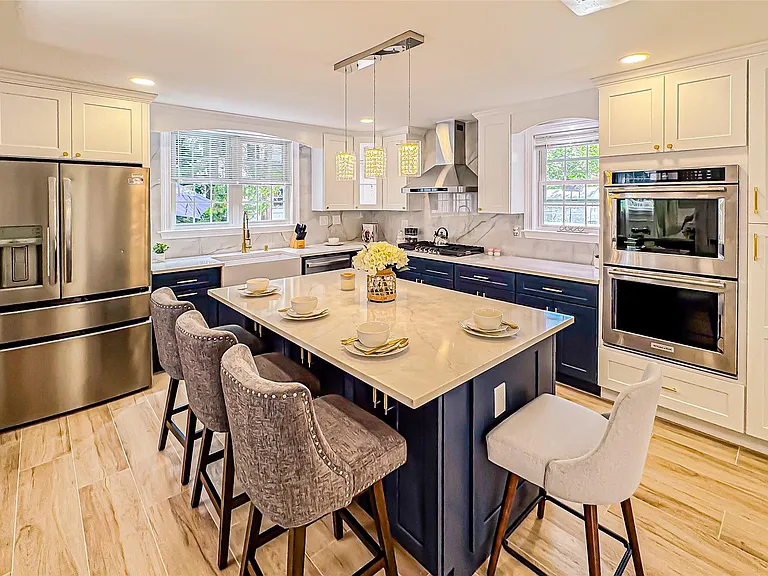 9 Watkins Pl — Photo 1